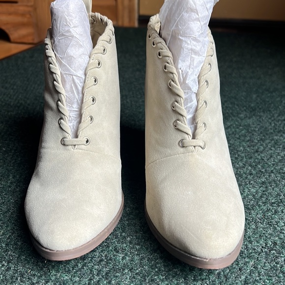 BEAST FASHION / cream suede bootie / 8.5 - Picture 4 of 7